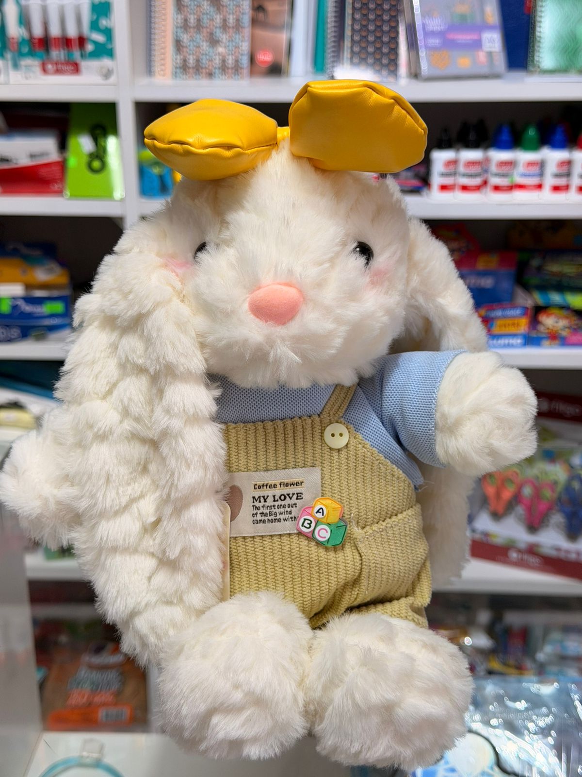 Coneja peluche con ropa