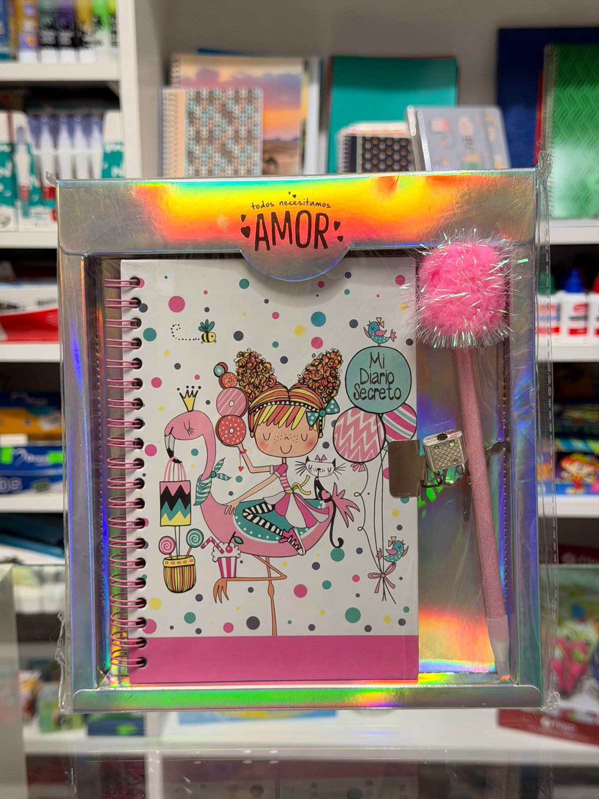 Diario íntimo todos necesitamos amor con lapicera